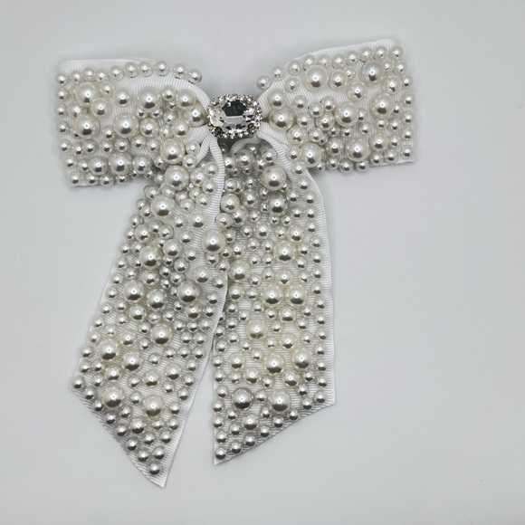 Gorgeous white hair bow with pearls - NWOT - Picture 2 of 8